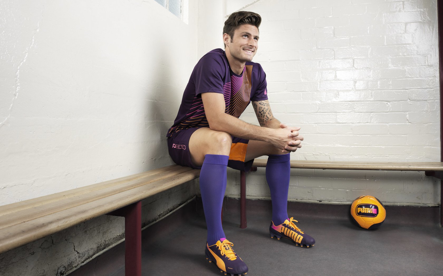 全黑队的快速反击与稳固防守是其致胜的核心,全黑队战舞