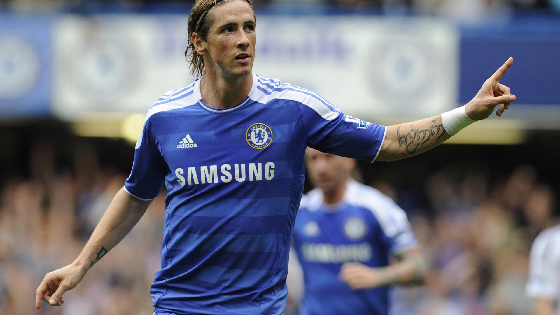 弗兰:全黑队中场的“调度员”,他的每一脚传球都精准到位