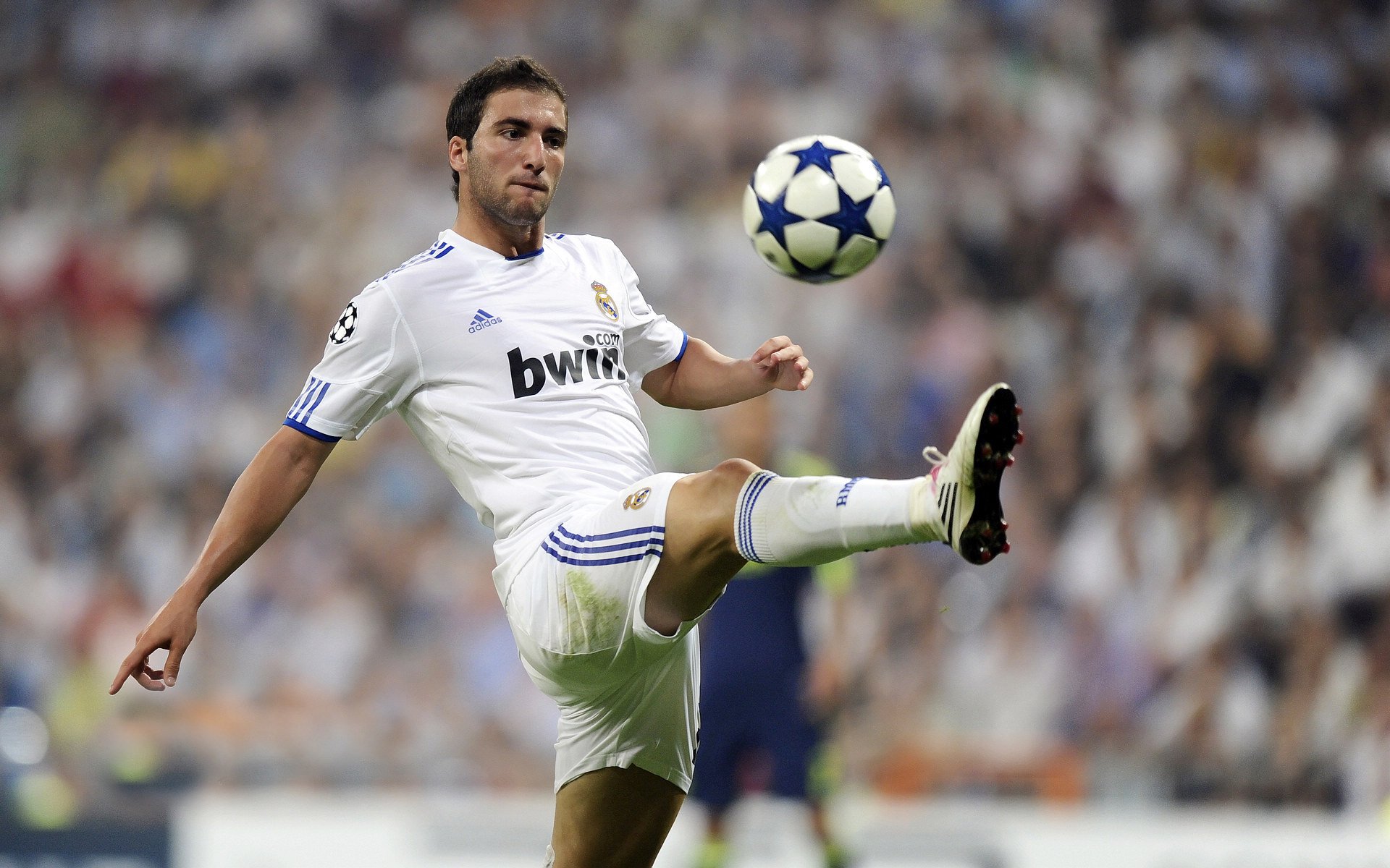 华体会app下载-德甲极限比赛：高强度攻防的巅峰展现，德甲经典比赛